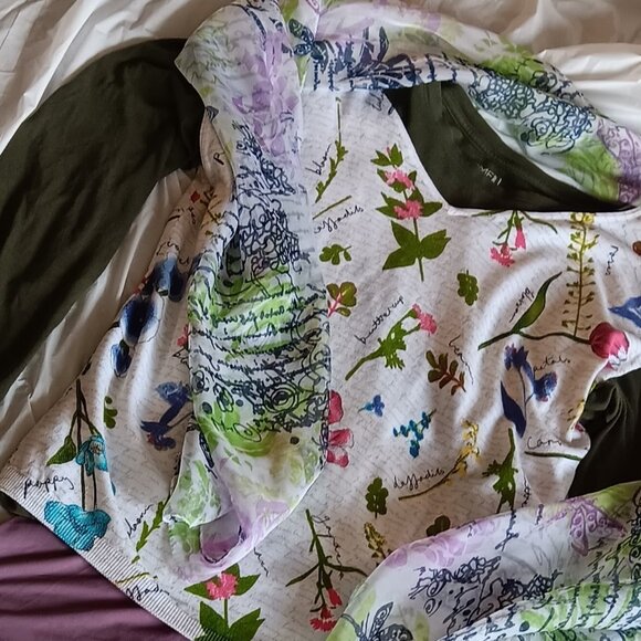 NEW TALBOTS GRAPHIC TOP, MED, W/COORDINATED LAVENDER PANTS, MED, NEW SCARF - Picture 1 of 4